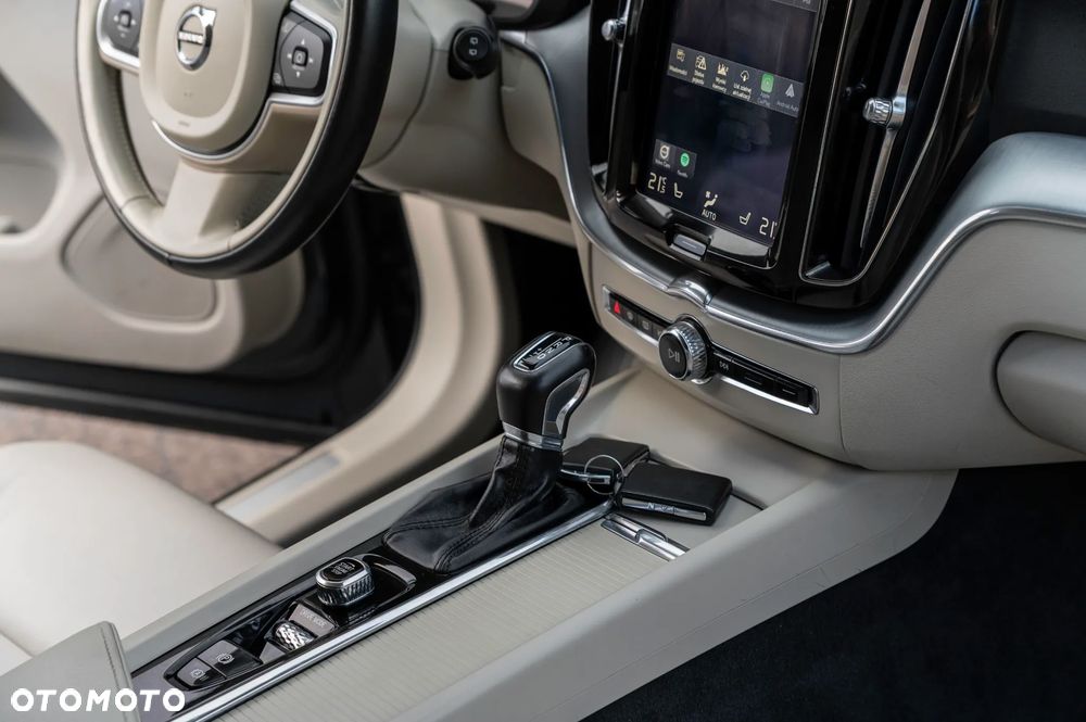 Volvo XC 60 D4 AWD Geartronic Momentum - 27