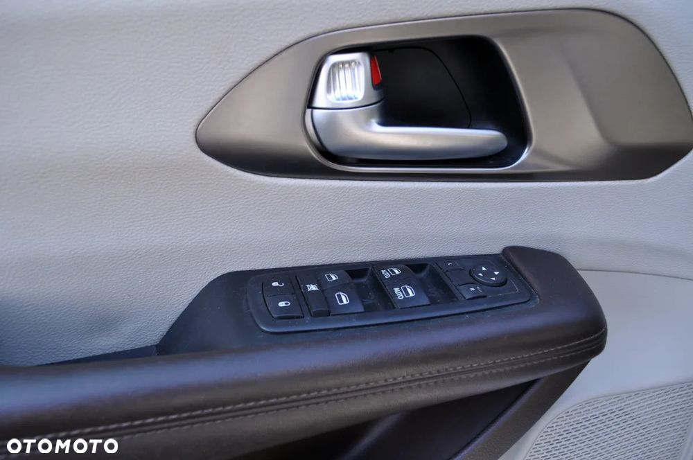Chrysler Pacifica - 16