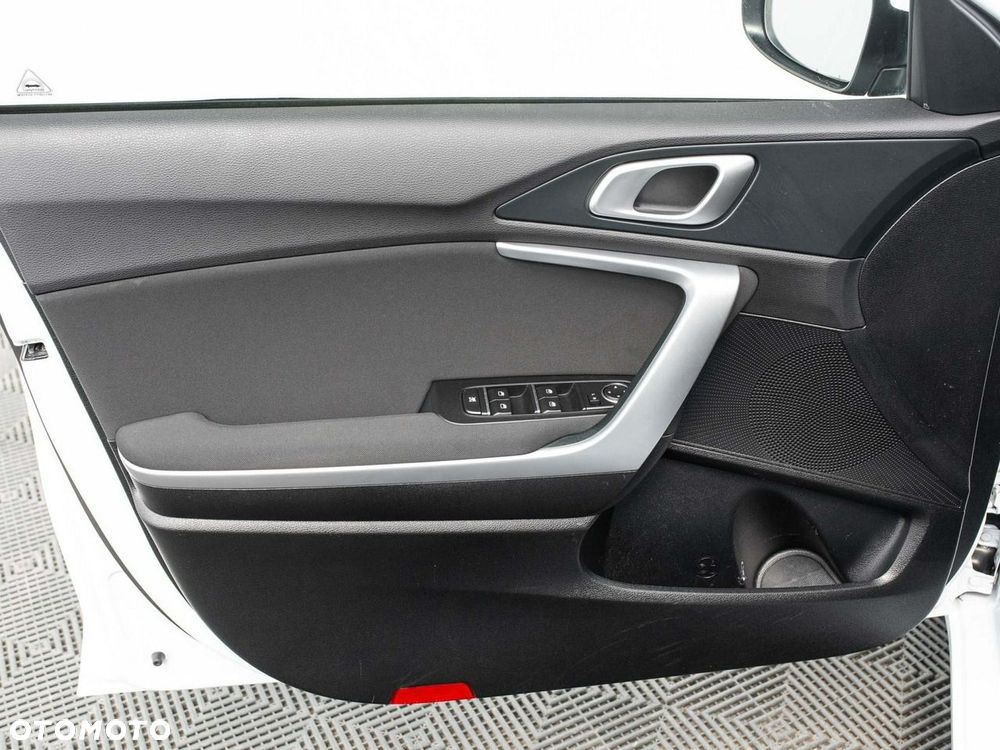 Kia Ceed - 11