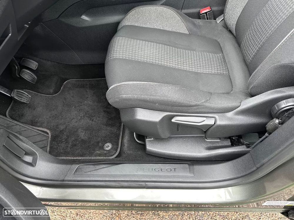 Peugeot 5008 1.2 PureTech Allure Pack - 42