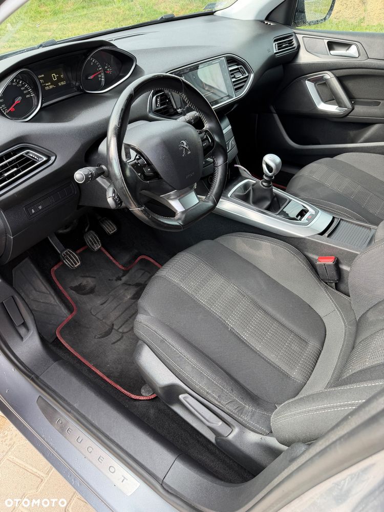 Peugeot 308 - 8