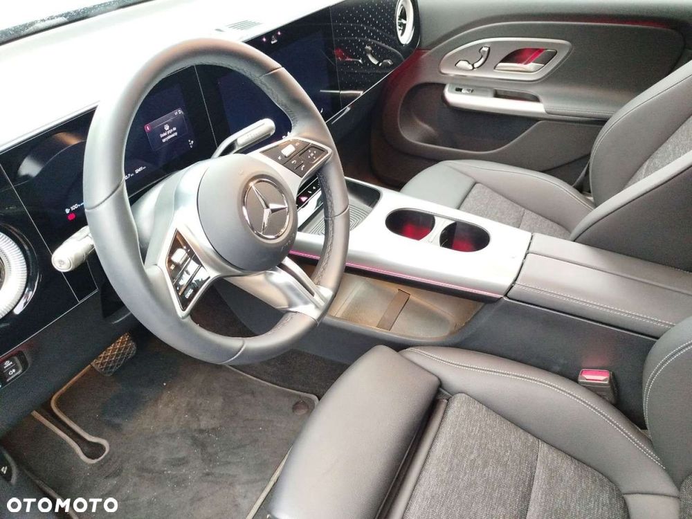Mercedes-Benz GLB - 11