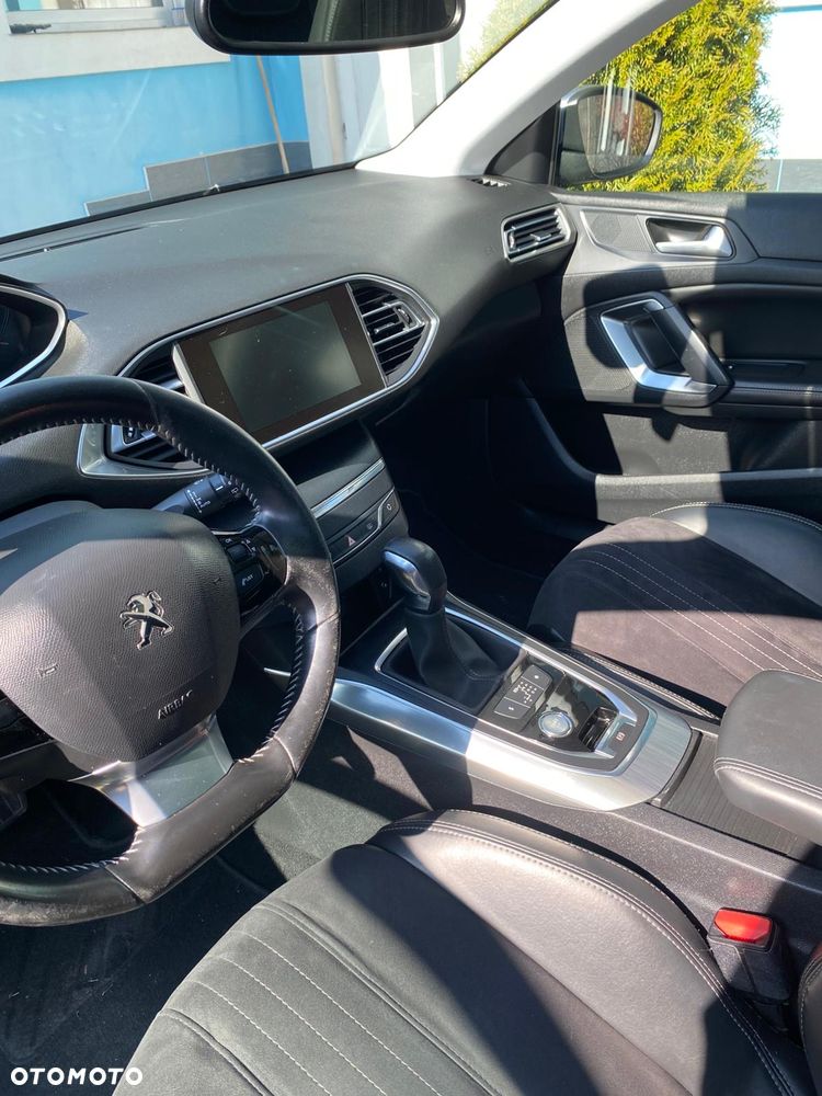 Peugeot 308 1.2 PureTech Allure S&S - 11
