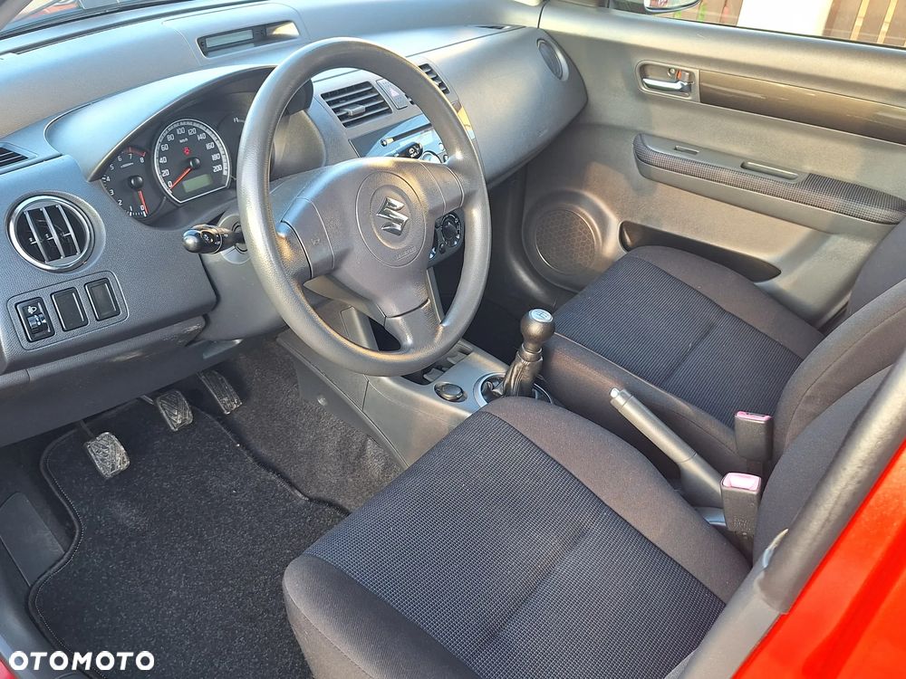 Suzuki Swift 1.3 Club dance - 4