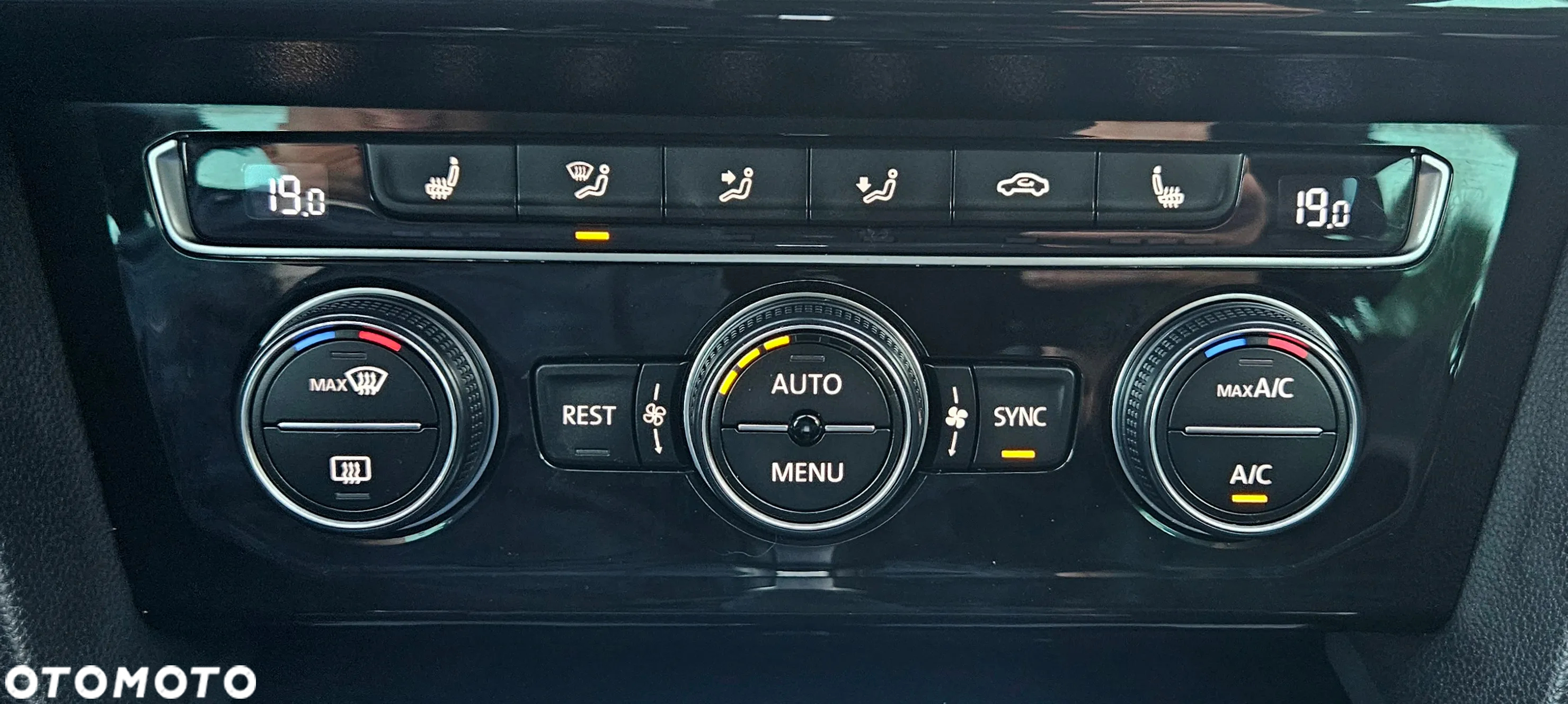 Volkswagen Passat Variant 2.0 TDI SCR DSG Highline - 25