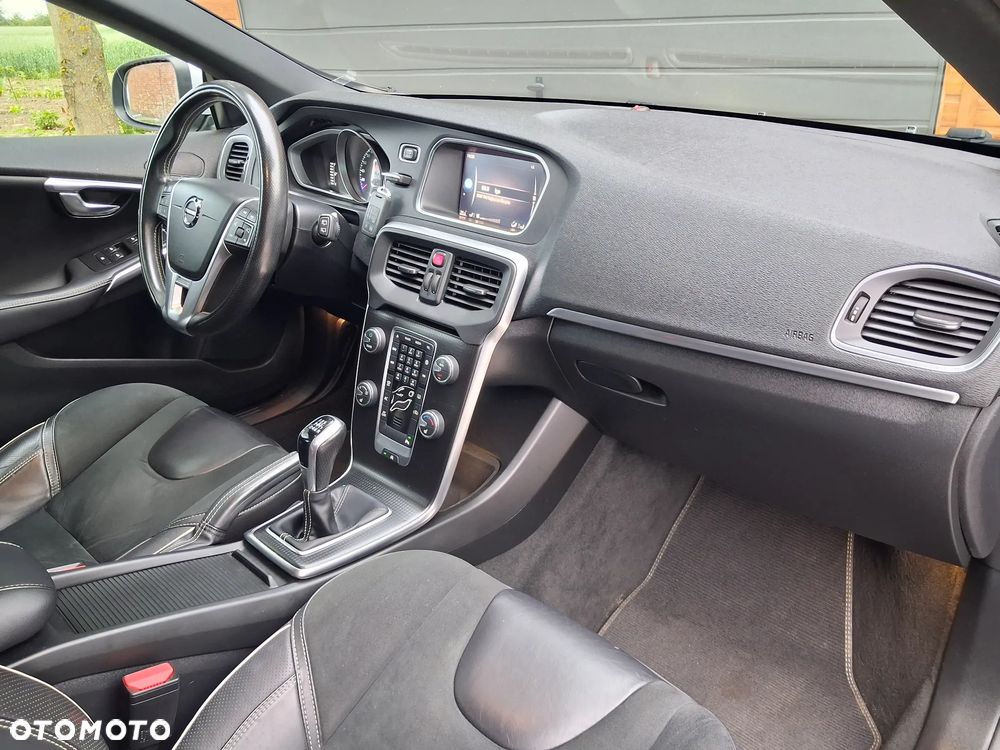 Volvo V40 D3 Drive-E Momentum - 16