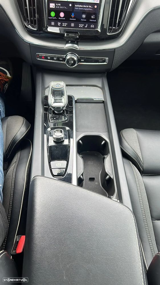 Volvo XC 60 2.0 T6 PHEV R-Design AWD - 10