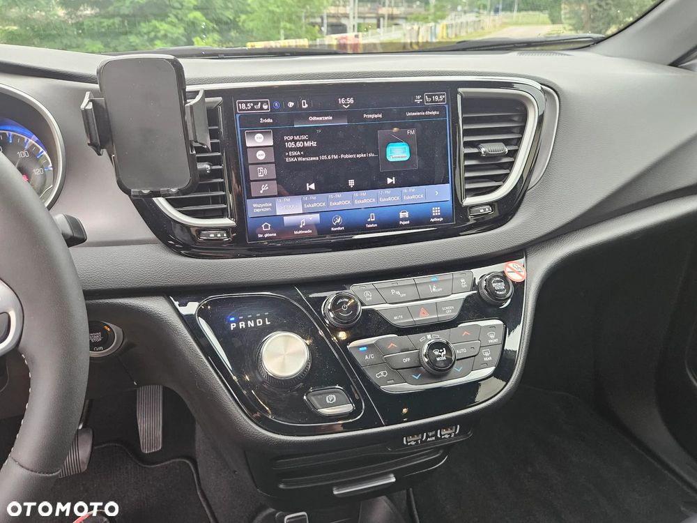 Chrysler Pacifica - 18