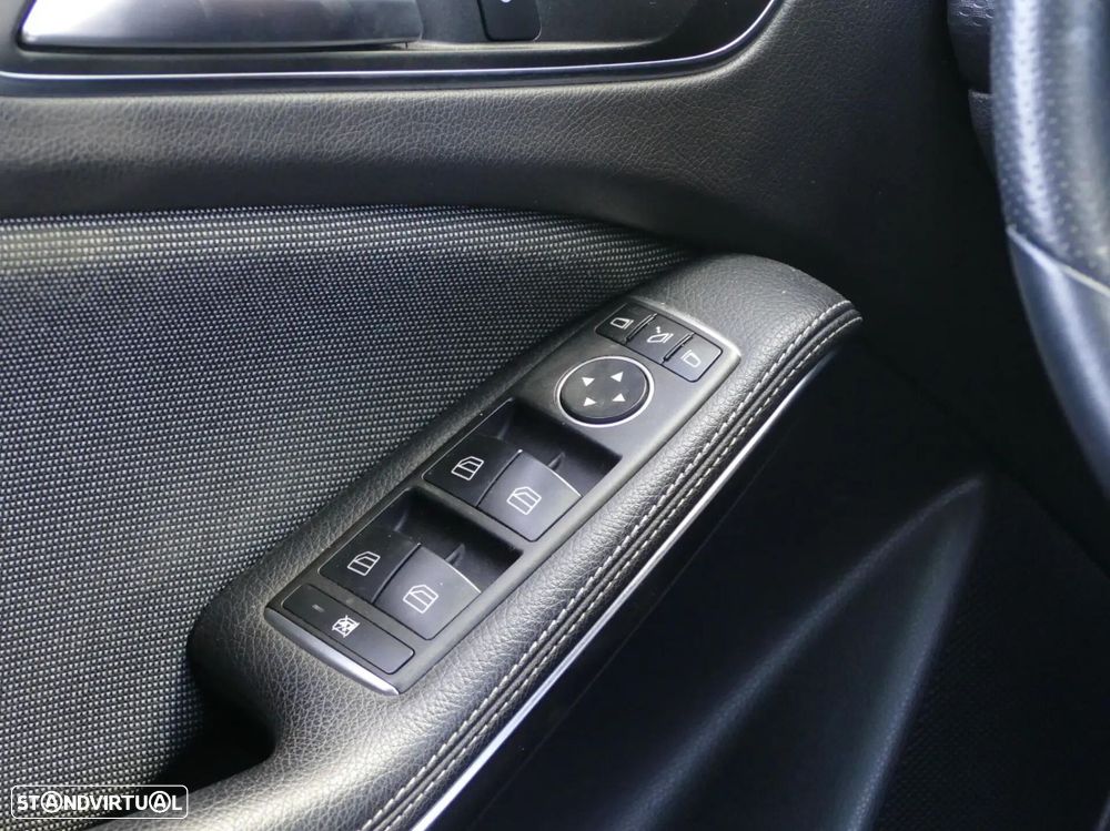 Mercedes-Benz A 180 d AMG Line - 33