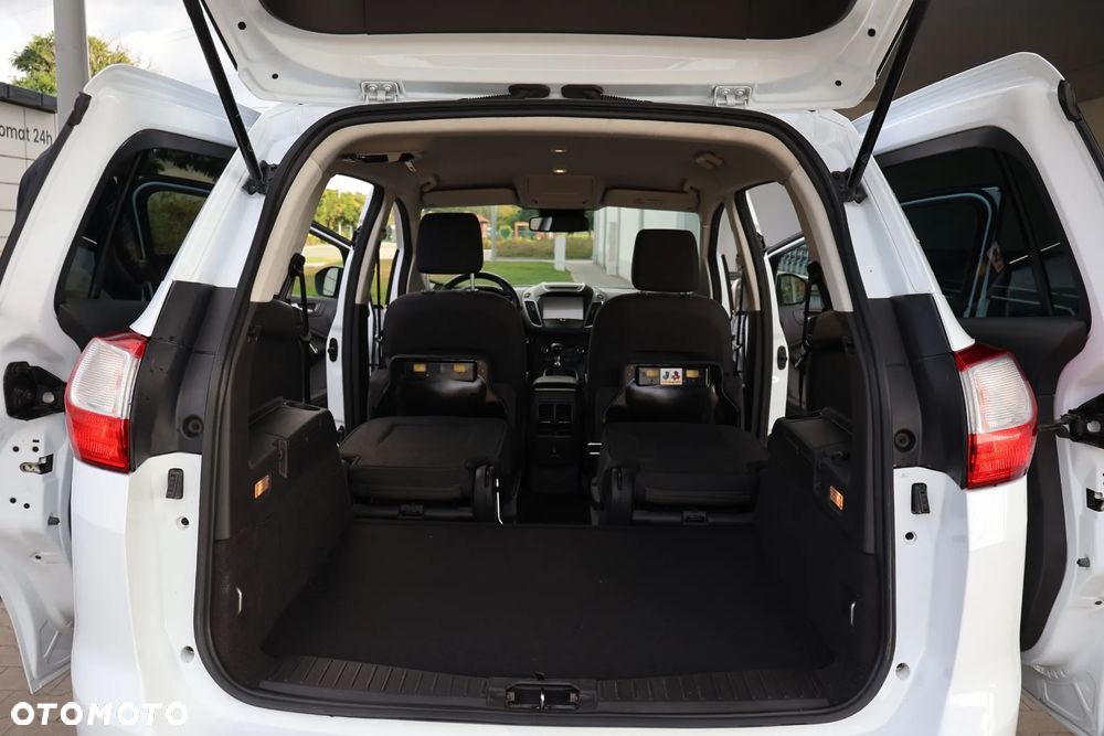 Ford Grand C-MAX - 12