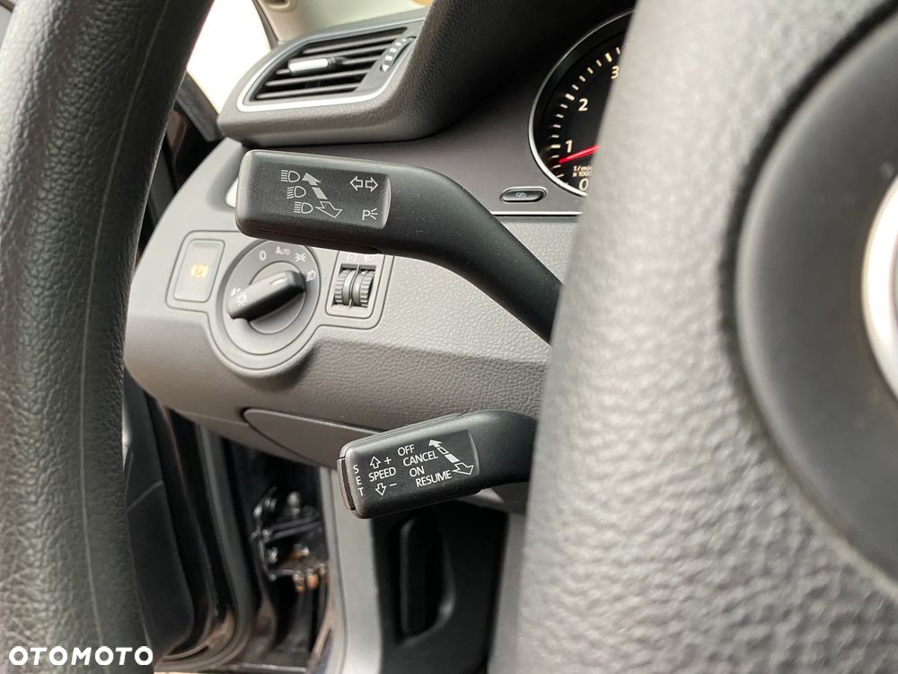 Volkswagen Passat - 10