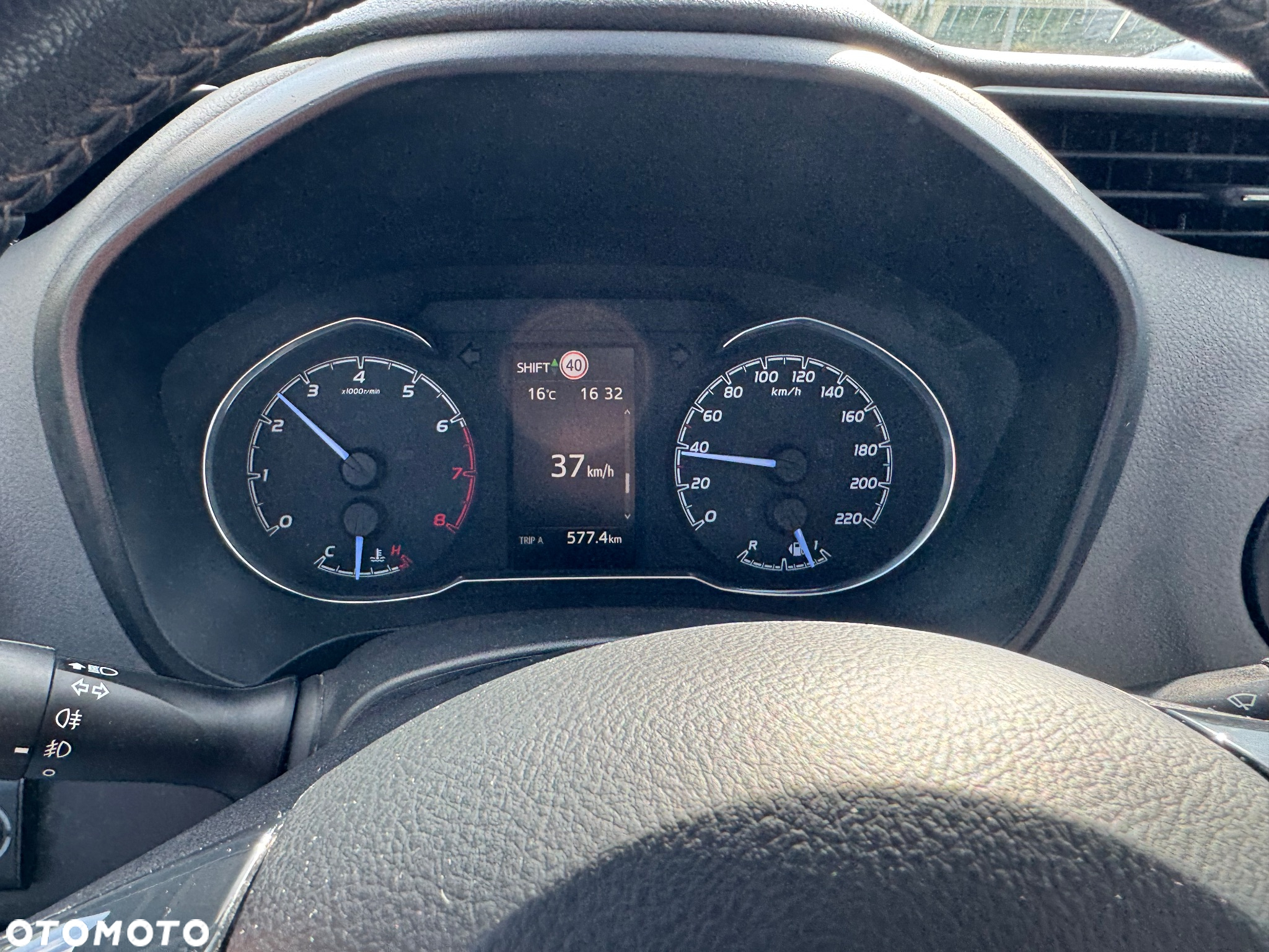 Toyota Yaris 1.0 Premium - 12