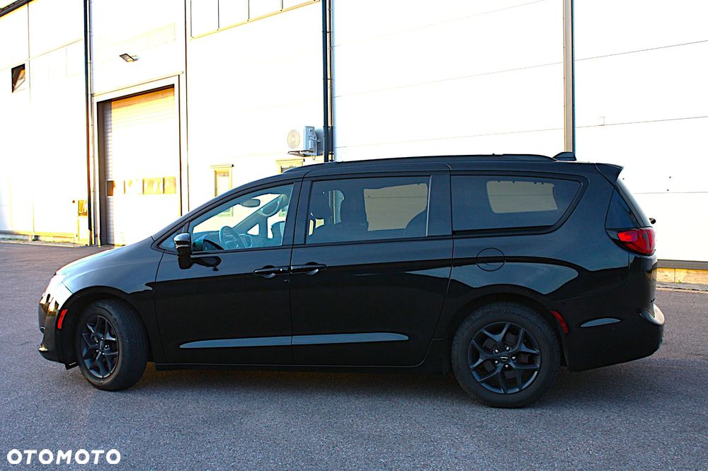 Chrysler Pacifica - 4