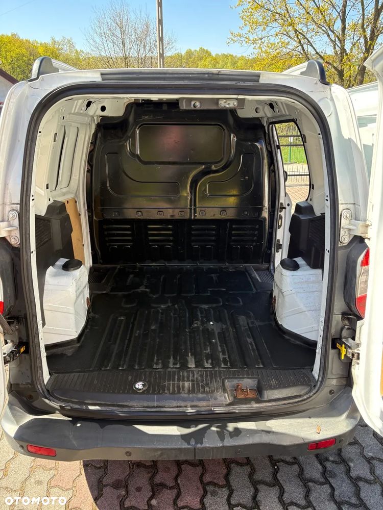 Ford Transit Courier - 13