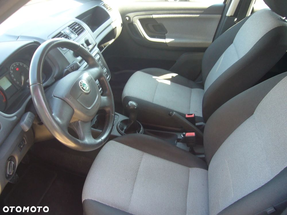Skoda Fabia 1.2 HTP Ambiente - 11