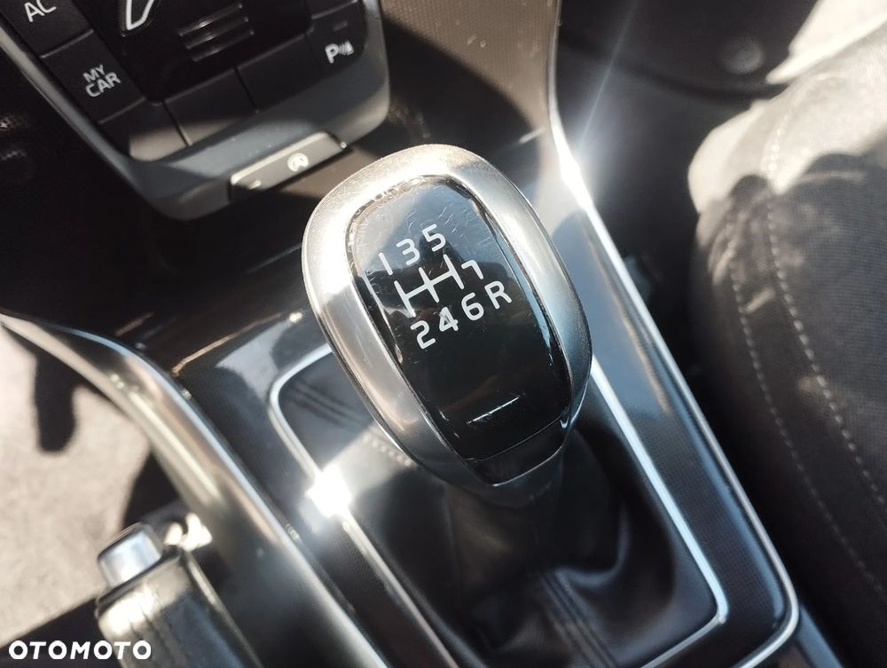 Volvo V40 T2 Momentum - 11