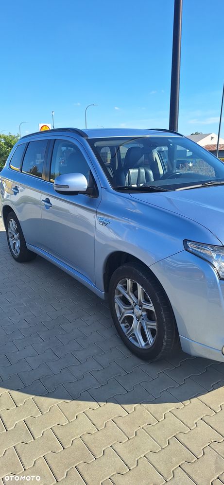 Mitsubishi Outlander - 2