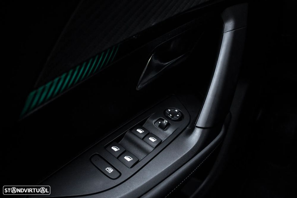 Peugeot 2008 1.2 PureTech Allure EAT8 - 18