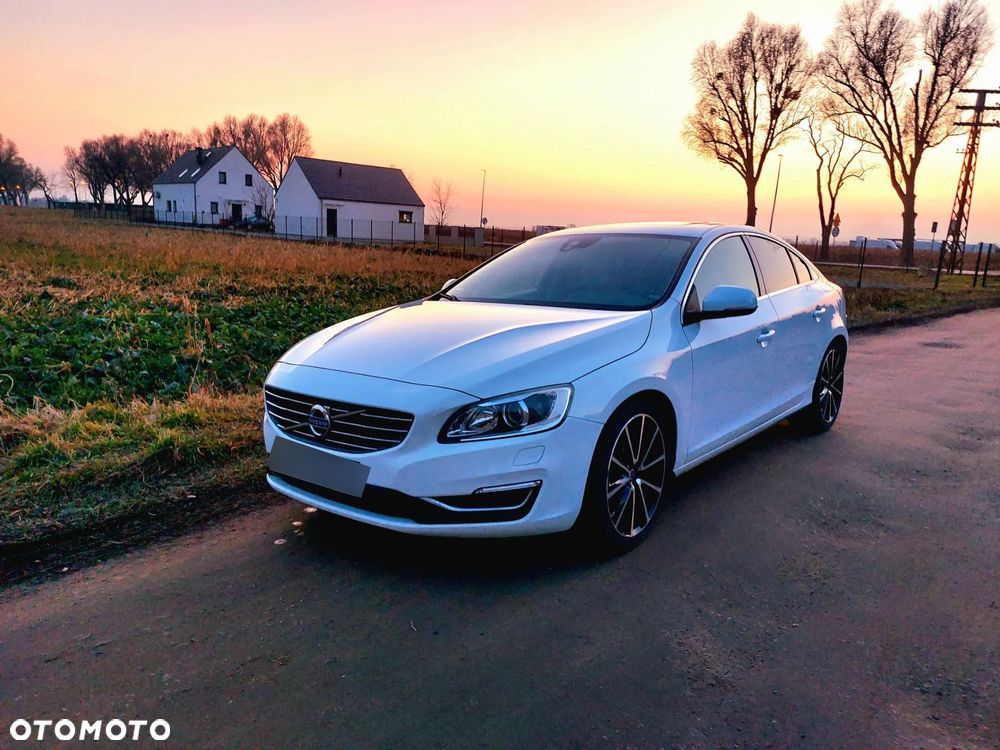 Volvo S60 D4 Drive-E R-Design Momentum - 2