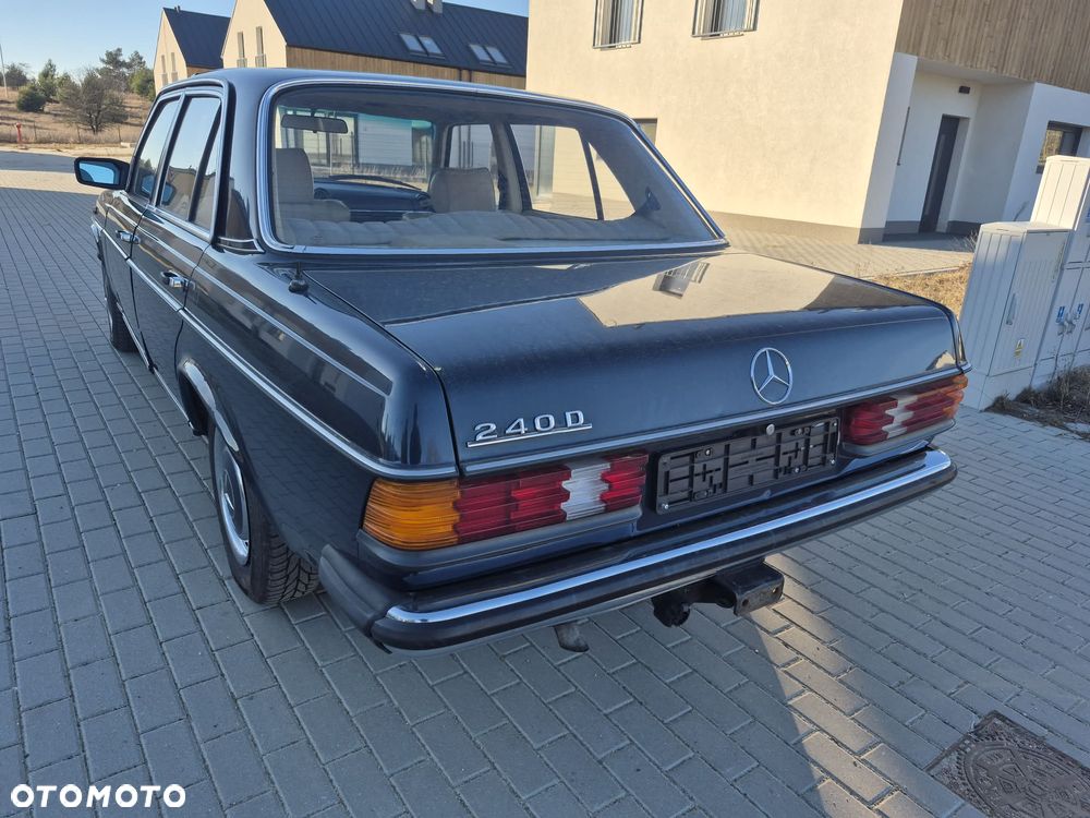 Mercedes-Benz W123 - 12