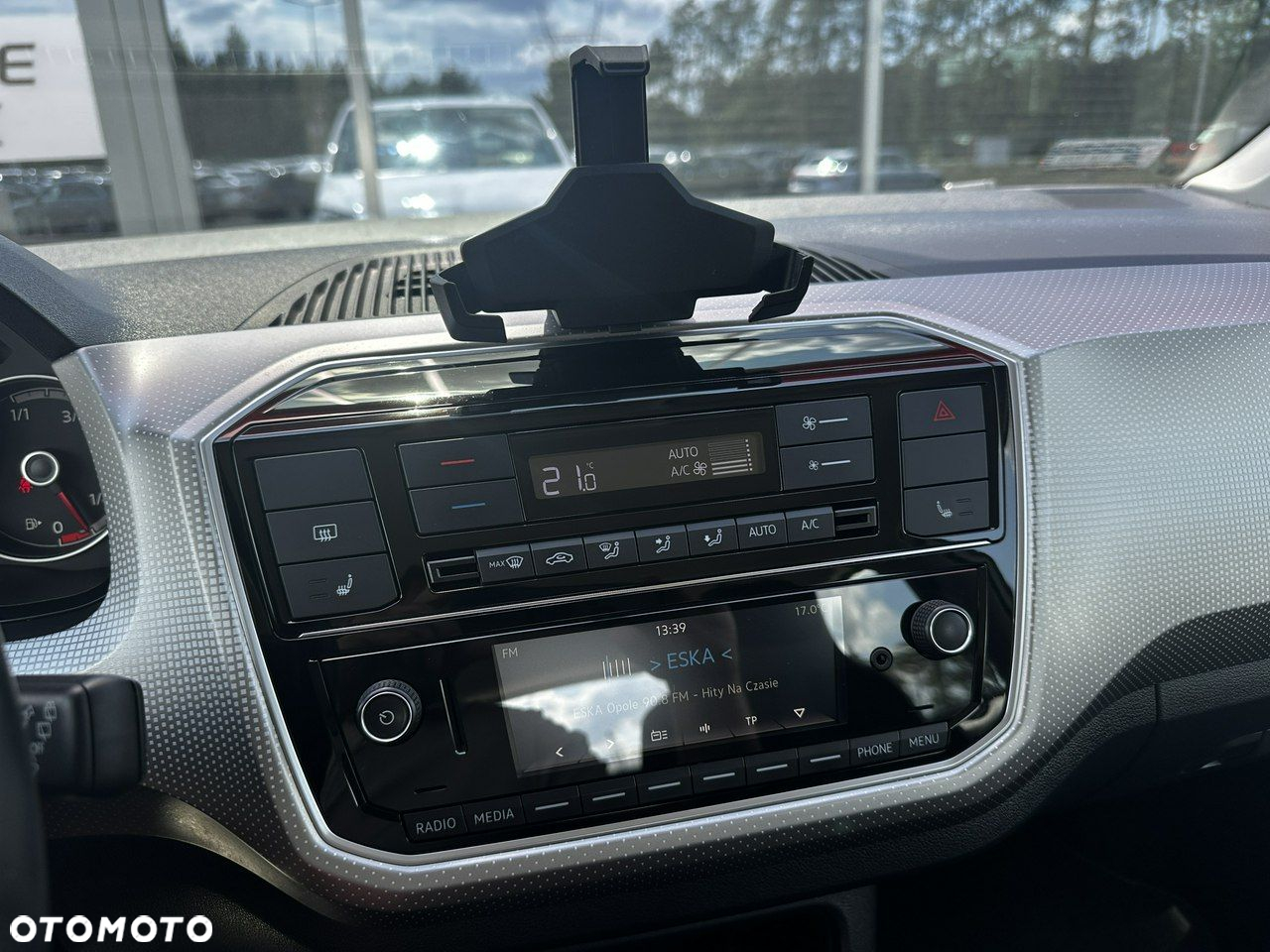 Volkswagen up! TSI high - 21