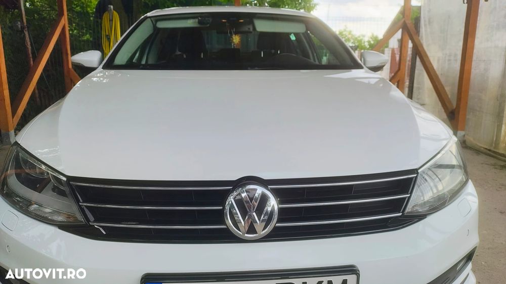 Volkswagen Jetta 2.0 TDI Highline - 1