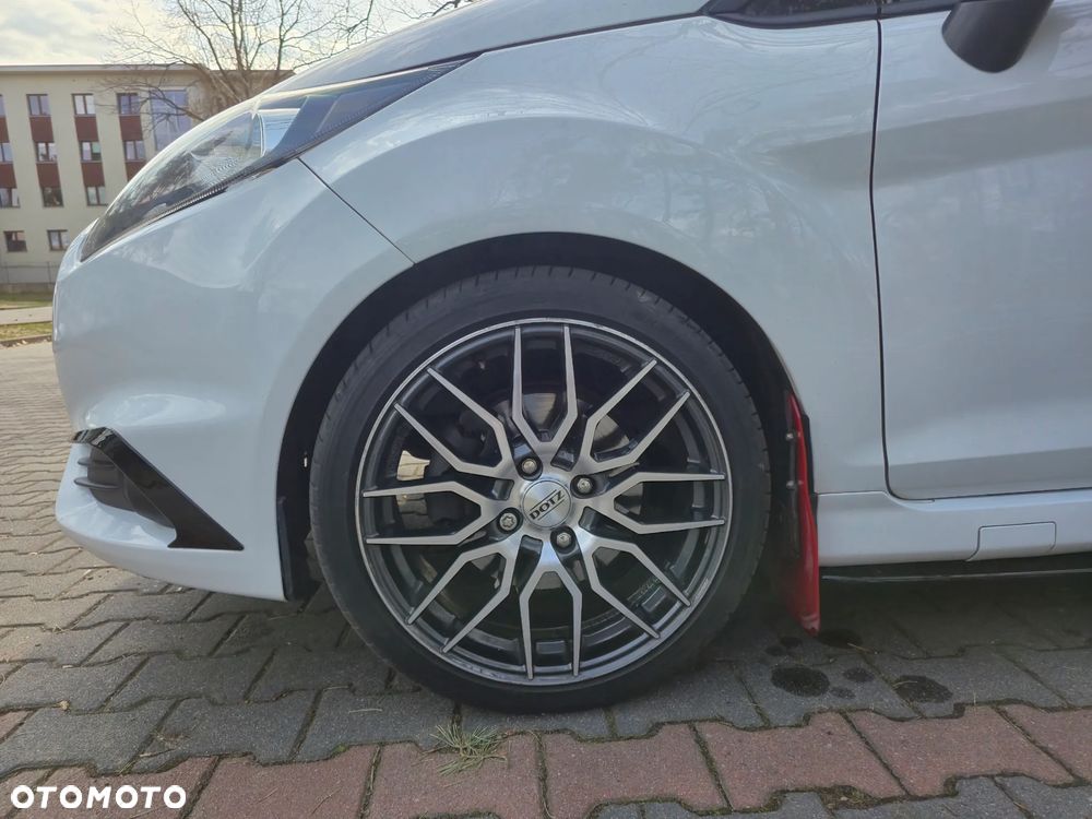 Ford Fiesta 1.6 EcoBoost ST - 11
