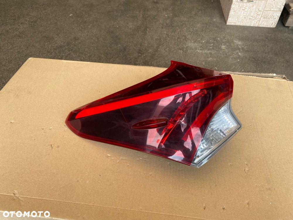 TOYOTA AURIS 2 II LIFT KOMBI LAMPA TYLNA LEWA  EUROPA LEWY TYŁ W BŁOTNIK  Europa W-wa - 6