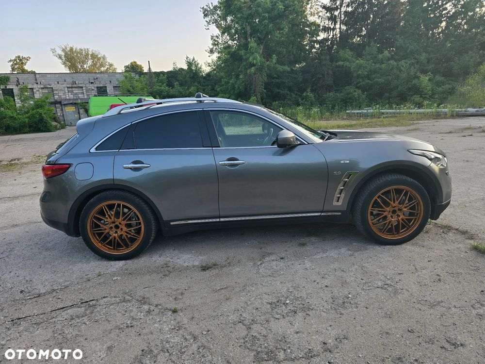 Infiniti QX70 - 7