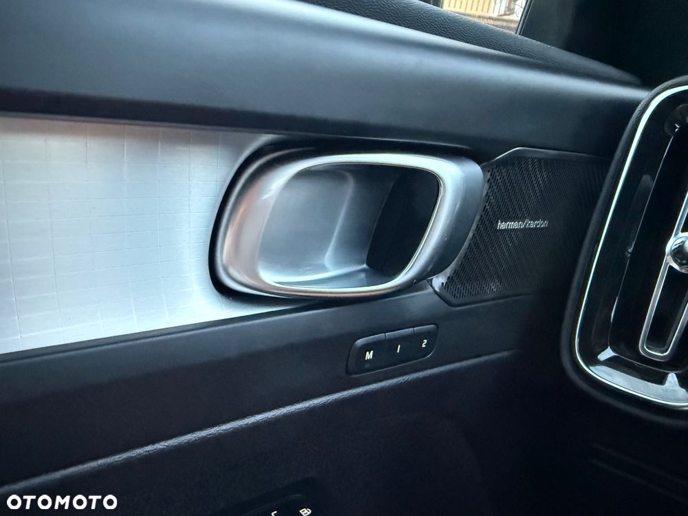 Volvo XC 40 B4 B DKG Plus Dark - 38