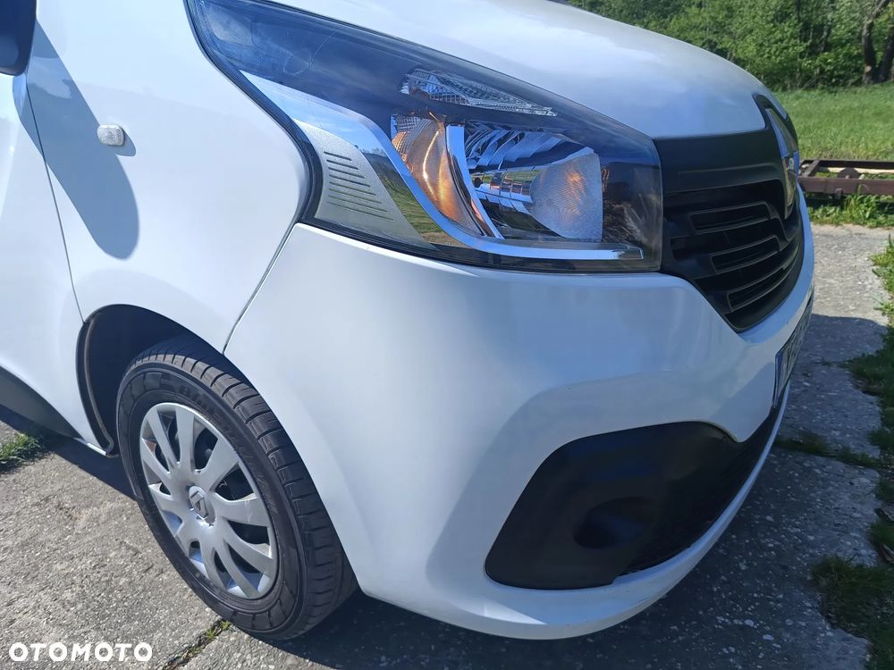 Renault Trafic L2H1 1.6 diesel 145kM 2018rok WEBASTO, CZUJNIKI PARKOWANIA, HAK, NIEWIELKI PRZEBIEG stan BDB, BEZWPADKOWY! - 19