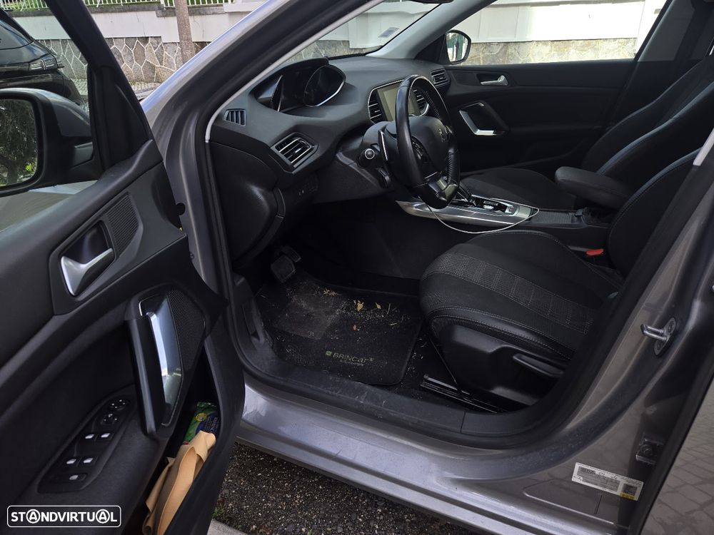 Peugeot 308 SW PureTech 130 GPF EAT8 Stop & Start Allure - 29