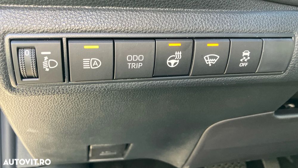 Toyota Corolla 1.8 HSD Dynamic - 12