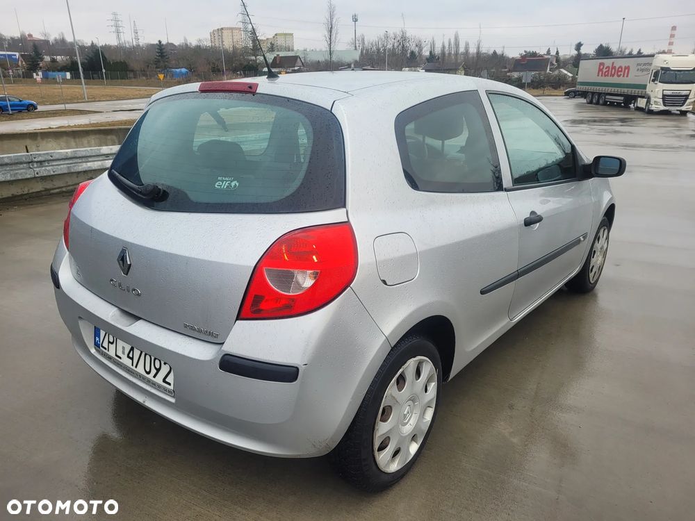 Renault Clio 1.2 16V Authentique - 6