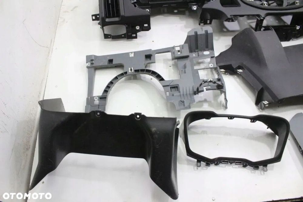 DESKA KONSOLA PLASTIKI UCHWYTY TRANSIT MK8 - 2