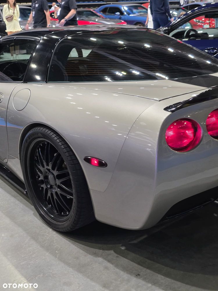 Chevrolet Corvette - 28