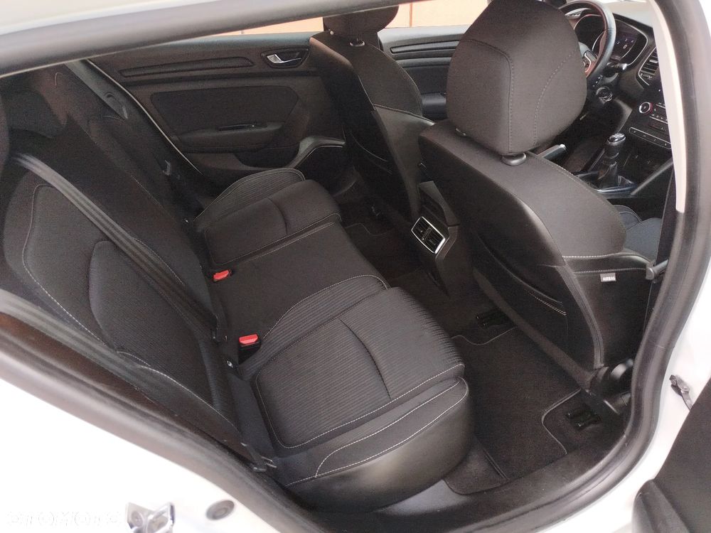 Renault Megane ENERGY TCe 130 INTENS - 24