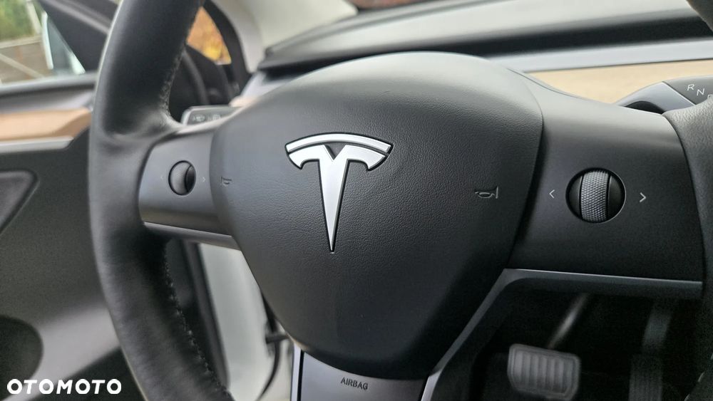 Tesla Model Y Long Range Dual Motor AWD - 24