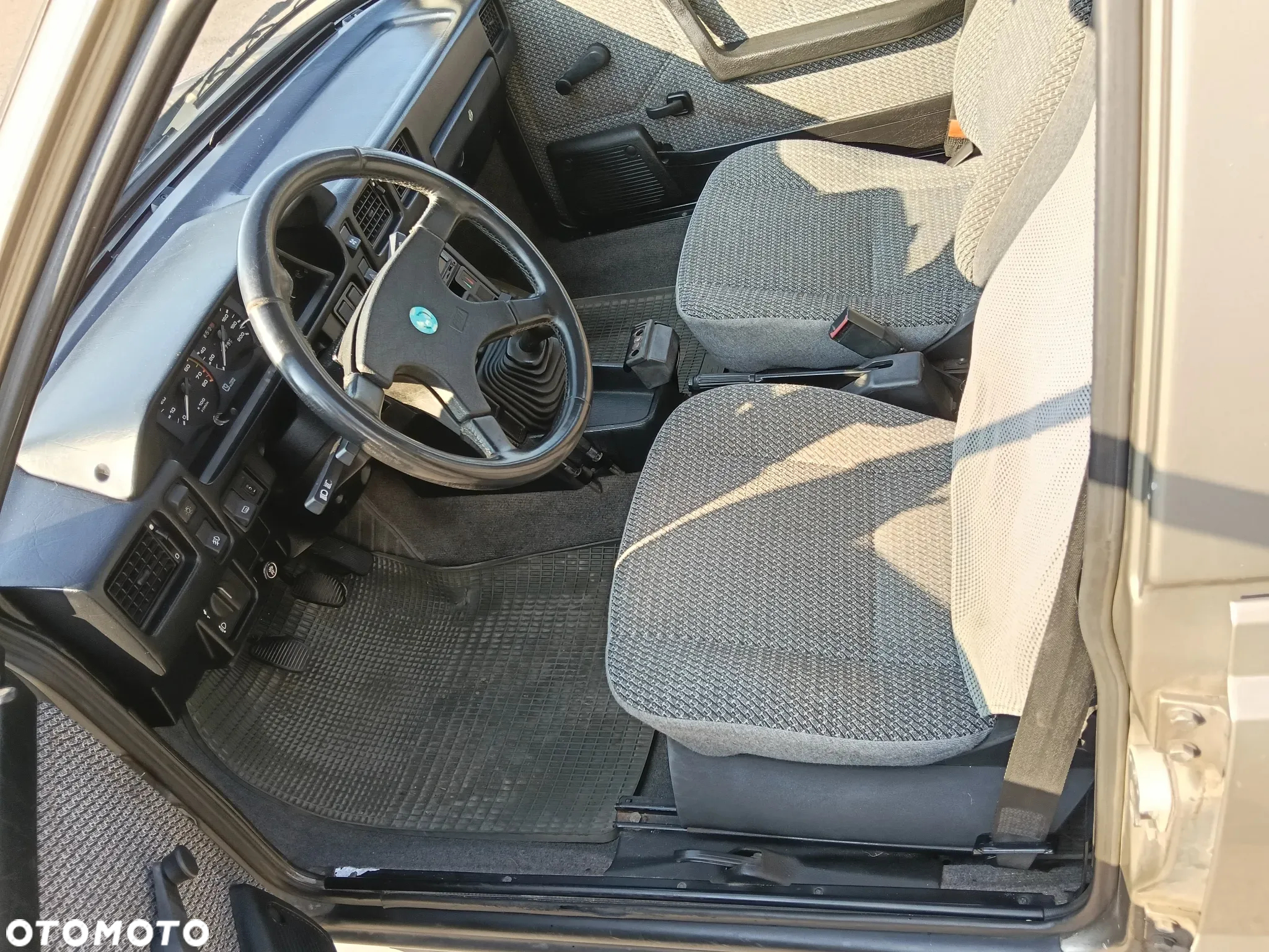 Polonez Caro - 33