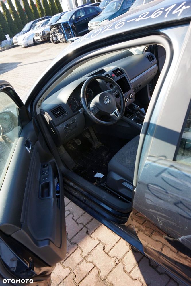 VOLKSWAGEN JETTA V SEDAN 2007 LC5F 1.9 TDI BXE 105KM JCR SZARY na części - 19