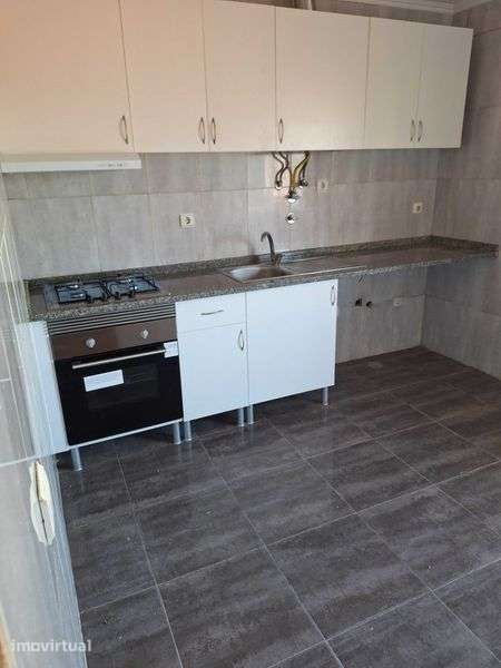 Apartamento T3 no Casal da Mira, perto Centro Comercial Ubbo - Grande imagem: 3/12