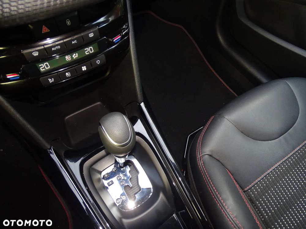Peugeot 2008 PureTech 110 Stop&Start EAT6 GT-Line Edition - 21