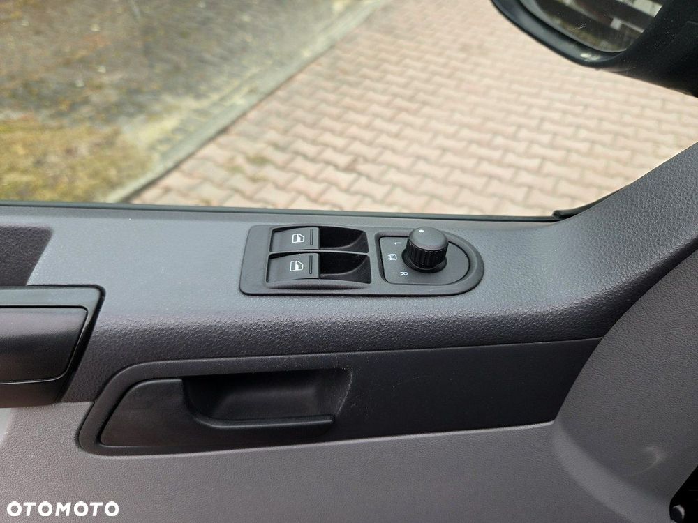 Volkswagen Transporter - 11
