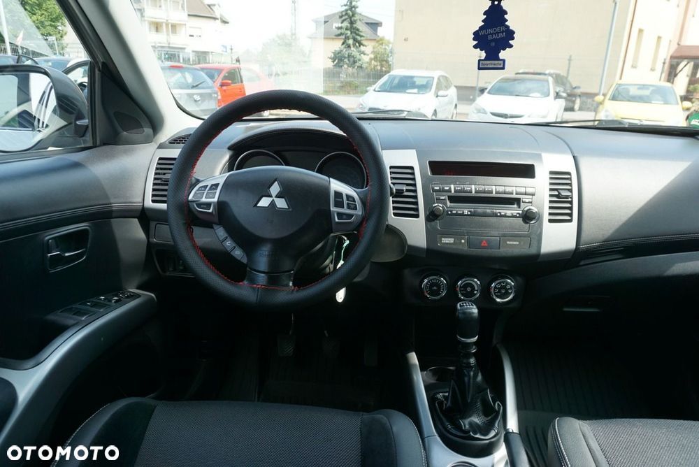 Mitsubishi Outlander - 17