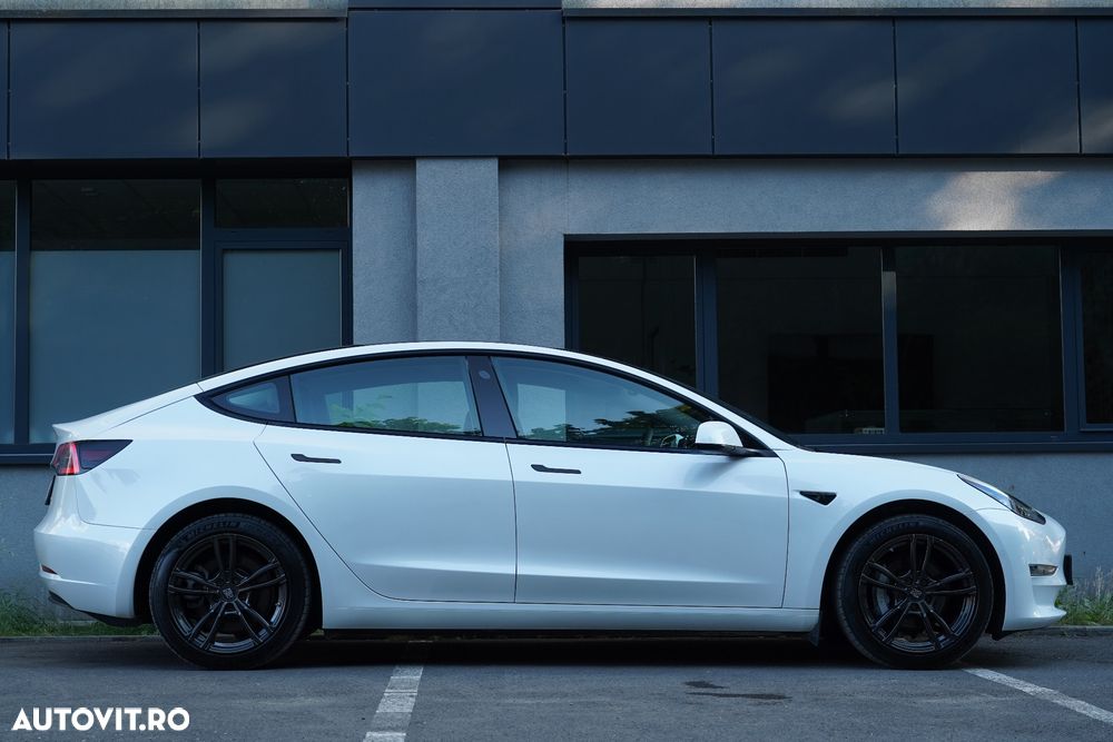 Tesla Model 3 - 12