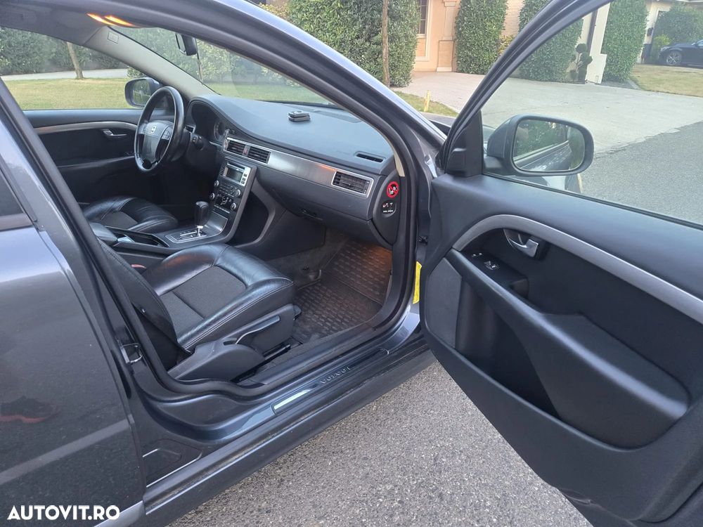 Volvo V70 2.4 D AWD Aut - 8