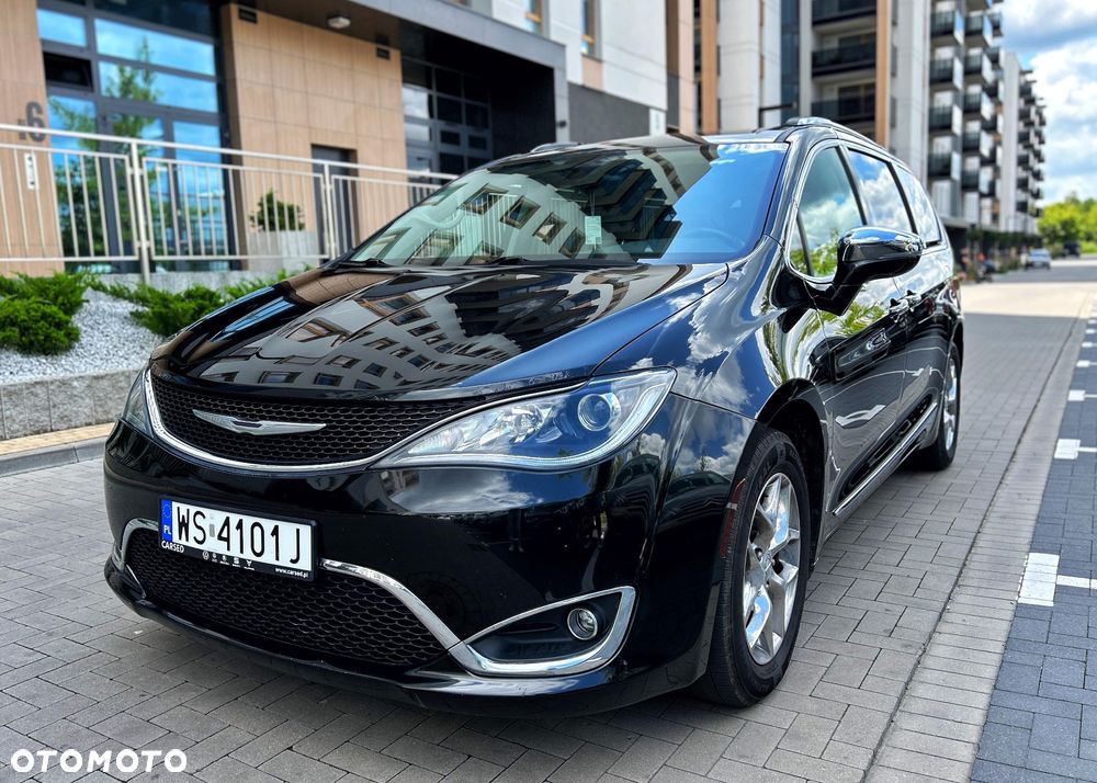 Chrysler Pacifica - 36