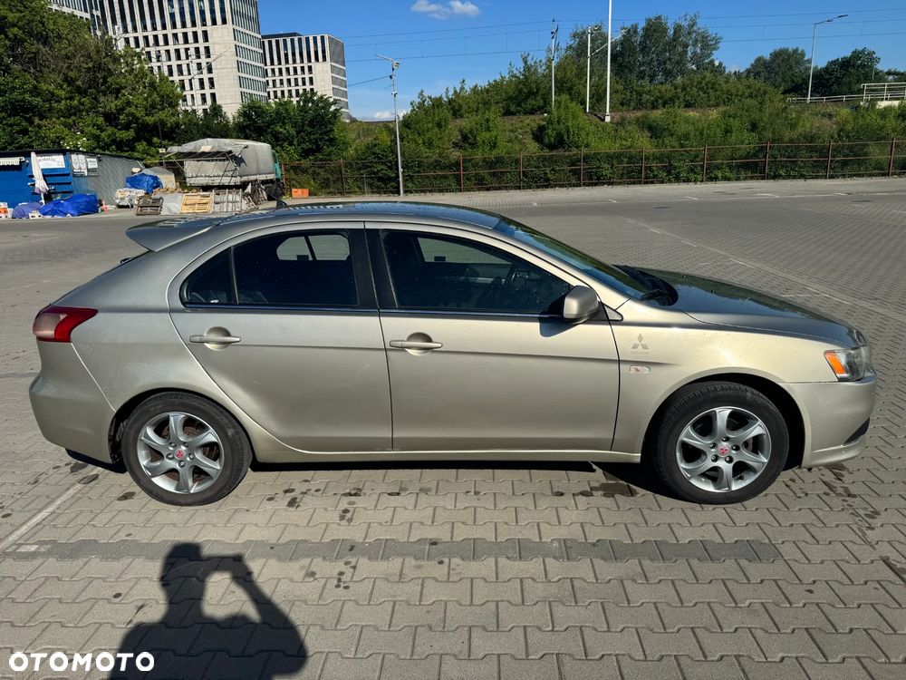 Mitsubishi Lancer 1.8 Invite - 7