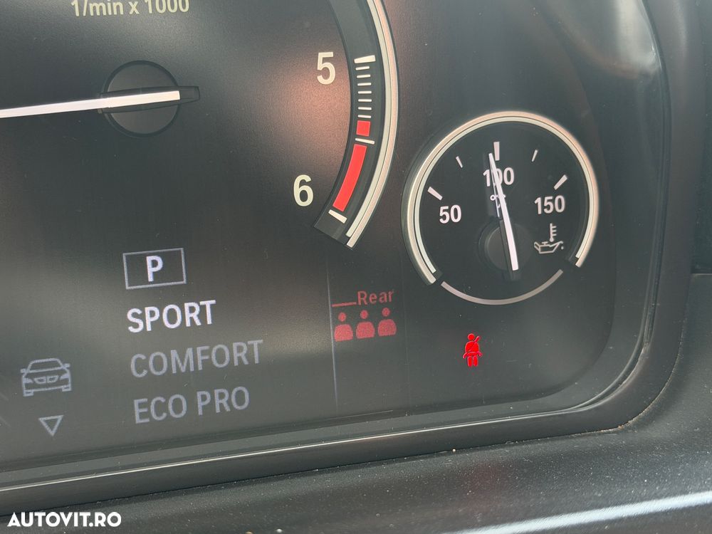 BMW Seria 5 525d xDrive - 31