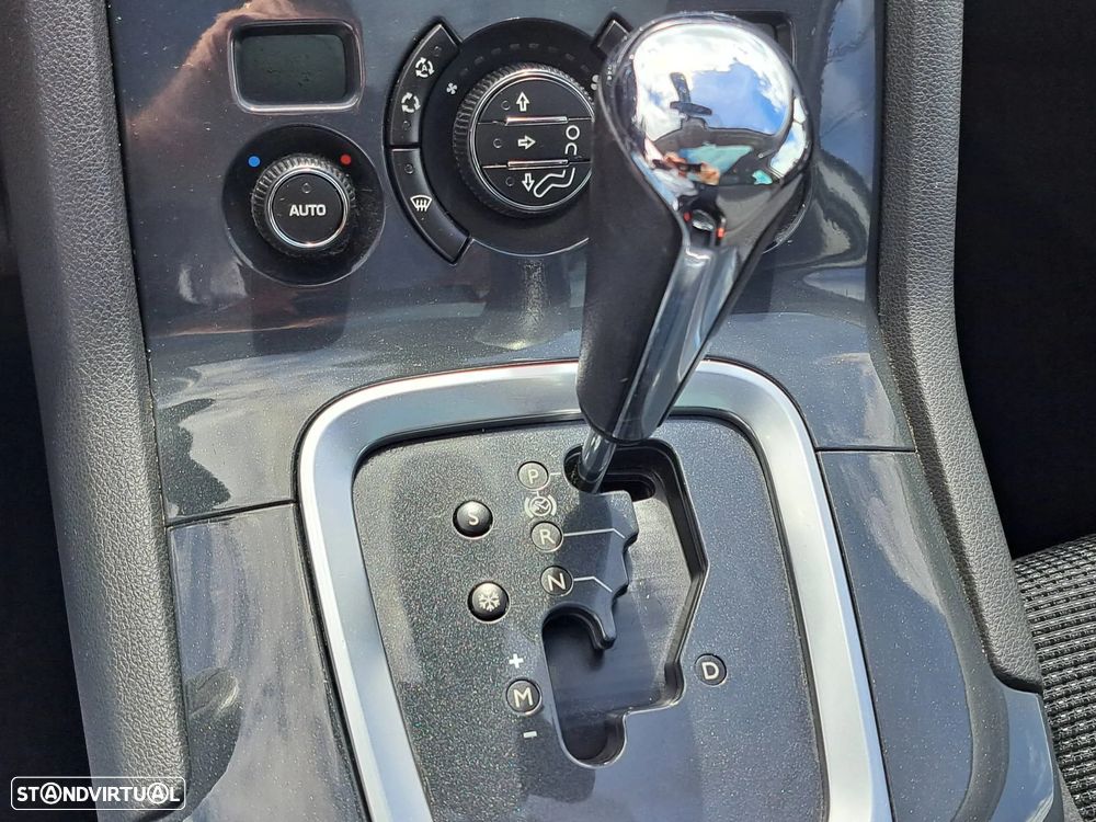 Peugeot 5008 1.6 BlueHDi Allure EAT6 - 41